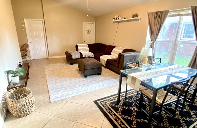 One bedroom with designated parking space at Kissimmee