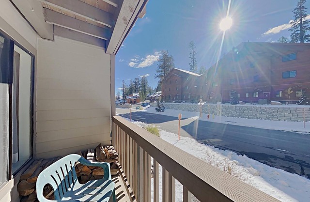 One Bedrooms At Snowbird Condos Slopeside - Free Wifi & Assigned Parking!