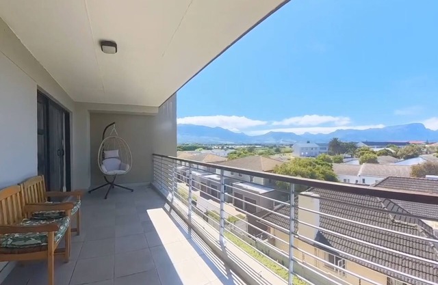 Immaculate 2-Bed Apartment in Cape Town