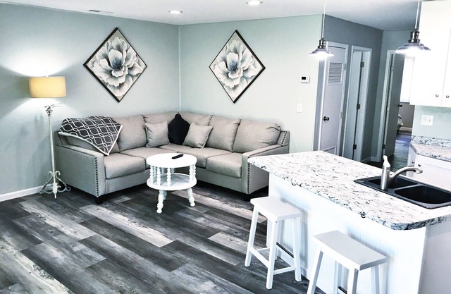 One level condo/ King bed, WiFi- sleeps 4