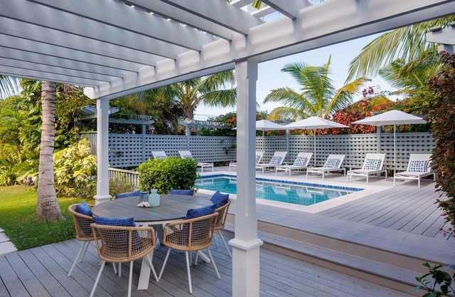 Nueva casa en la colina con piscina privada, generador, cerca de la ciudad y la playa
