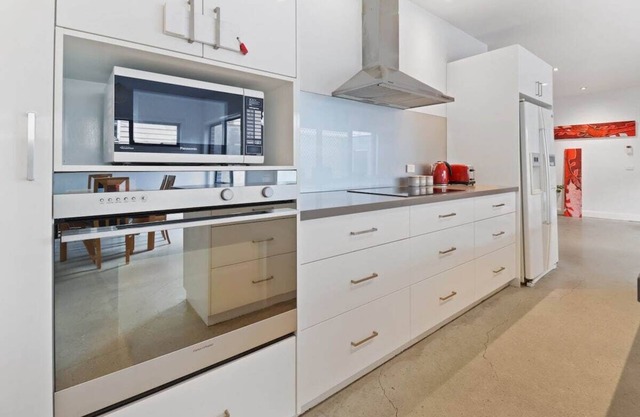 One Raven Perch I Geelong Townhouse near CBD