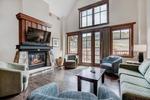 One Ski Hill Place S8501