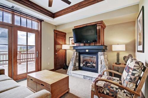 One Ski Hill Place S8212