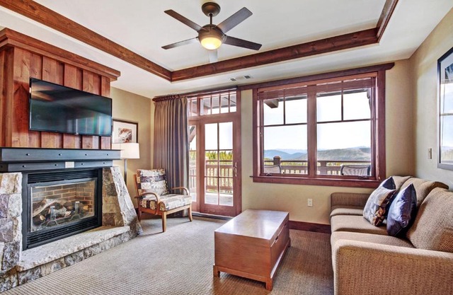 One Ski Hill Place S8412