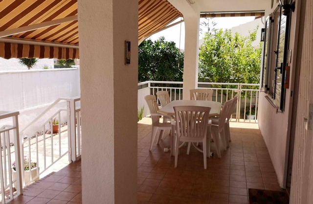 Villa de una planta con piscina, ideal familias