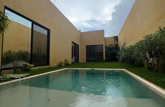 Casa de una planta con ALBERCA