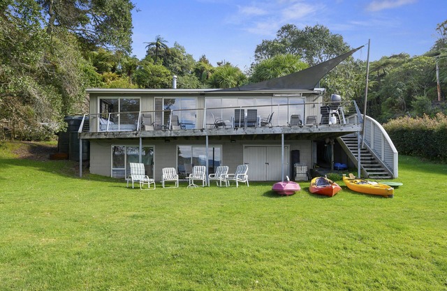 Onepoto Bay Lodge - Lake Rotoiti Holiday Home