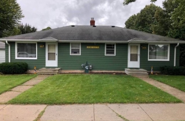 Only 2 blocks from Lambeau Field and the Titletown District.