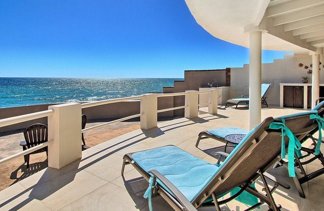 ¡Más comentarios de 5 estrellas que cualquier otra propiedad! Frente a la playa. PRIVADO. INMACULADO.