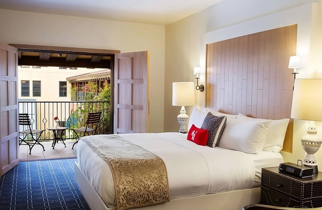 Only Minutes to Thomas Barrett Park! Family-friendly Unit! w/ Parking & Pool!