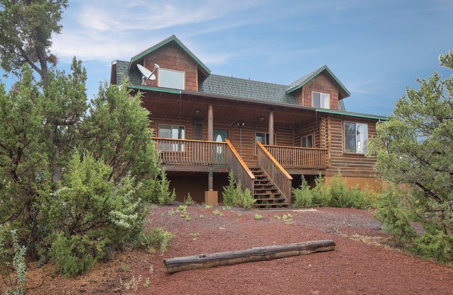Ontario Ave | Remodeled Log Cabin on 1 Acre | Gateway to Grand Canyon | Amazing Views