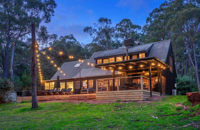 Onyx Retreat Healesville Luxury Lodge x Hot Tub