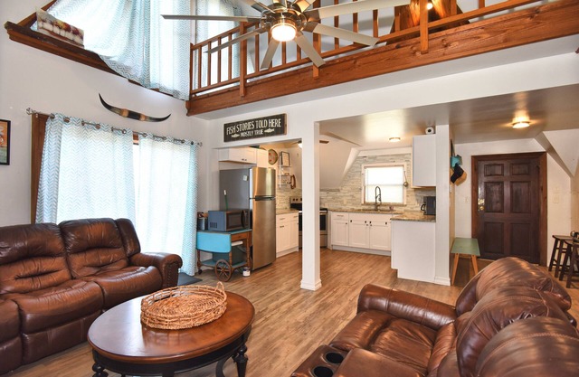Oolagah Lake - Adorable 2 story Cabin