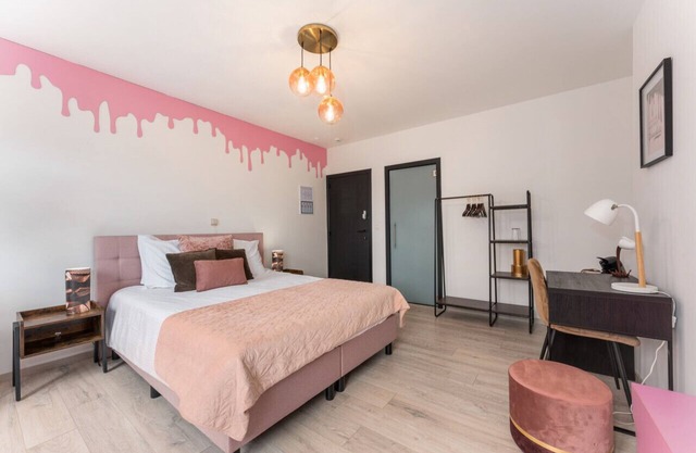 Oompa Loompa’s Pink Chocolate Room!