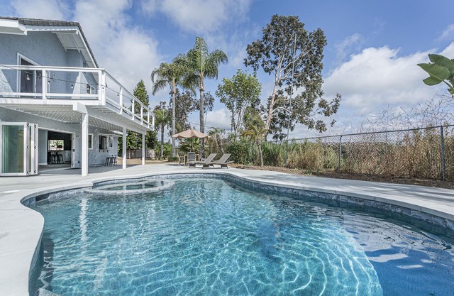 OPEN 10-14 to 17! Pool, Spa, Pets Ok, Remodeled Beachy Lagoon Getaway!