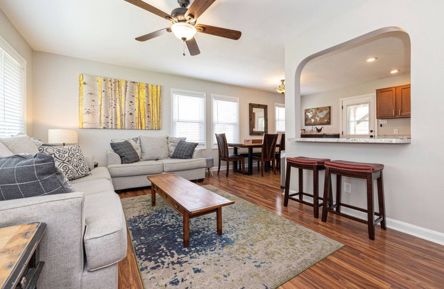 Quiet Area - Expressway Nearby - Families Welcome!