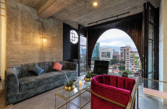 Open Concept Penthouse Loft @ Nido Sky: Unit 18