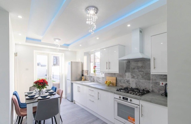 Open Mind Property - 6 Bedrooms of Luxury