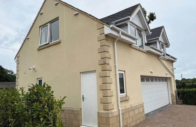 Open Plan Studio Apartment with Fantastic Games Room