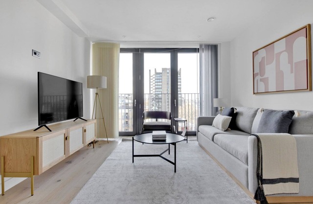 Open plan Barbican 1BR, by Blueground