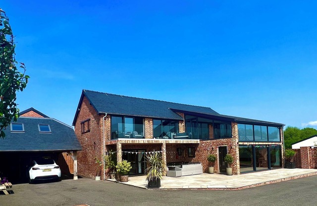 Open plan barn conversion in Herefordshire