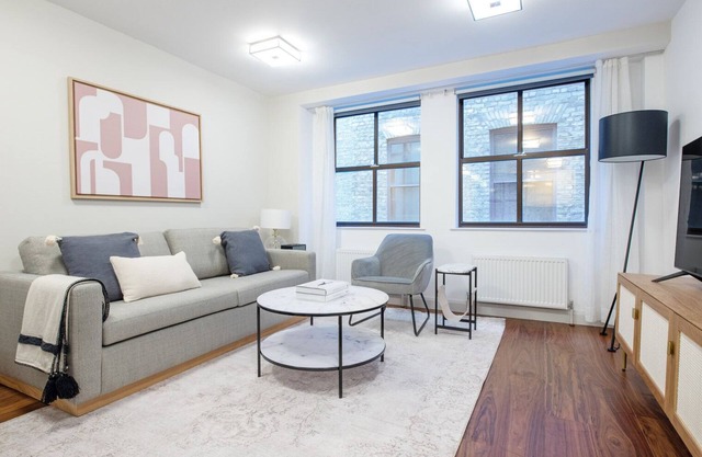 Open plan City of London 1BR, 1 min walk to Monument stn, by Blueground