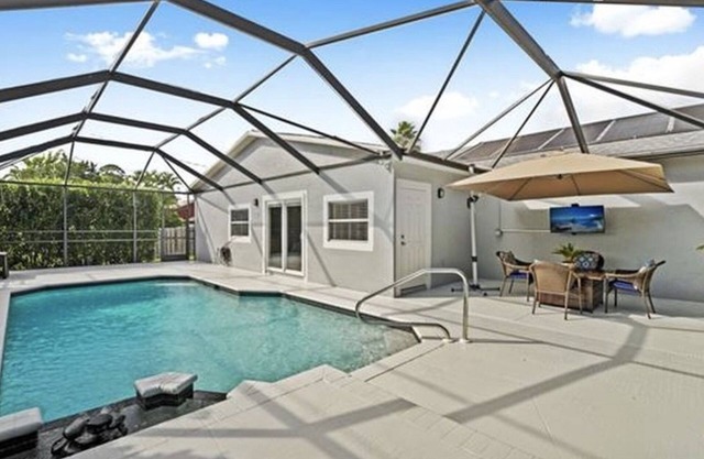 ☀️Open, private pool home! Close to beaches, shopping, golf and baseball.