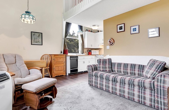 Opera House Loft 22- Downtown loft