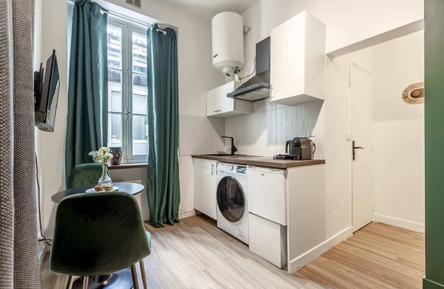 Opera - Studio Apartment, Sleeps 2