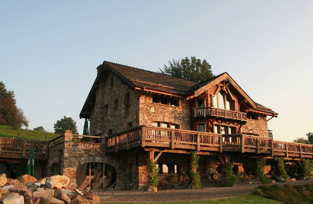 Casa de vacaciones con encanto con piscina privada y sauna en Waimes