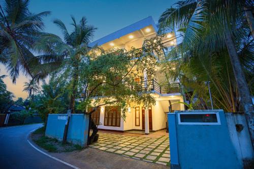 Opulent Oasis