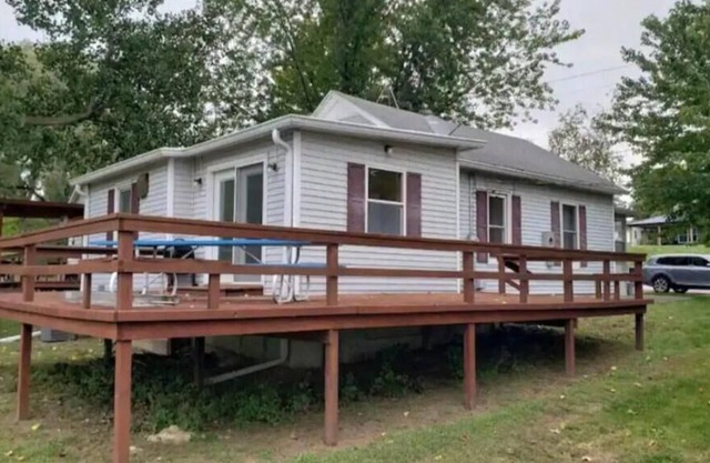 Oquawka Cottage With River View