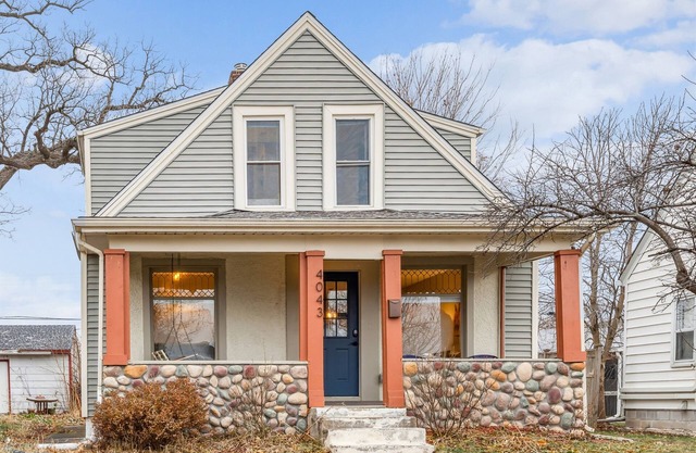 Orange Blossom House 10 Minutes from Downtown MPLS Blocks from Light Rail