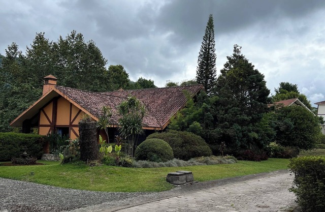 Casa Naranja