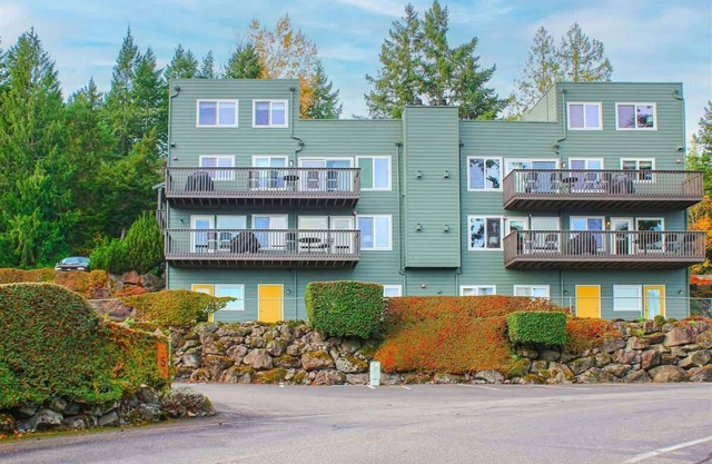 Orca Oasis Condo Stunning Views Over Discovery Bay