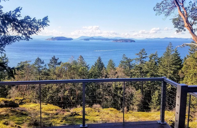 Orcas Island Sunset Cottage Retreat: Ocean Views