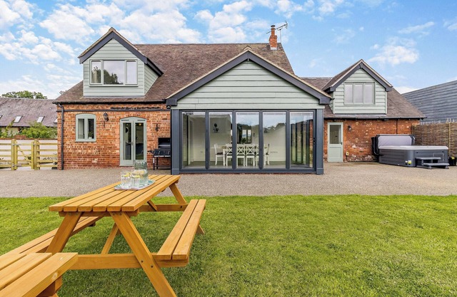 Orchard Barns - UK47200