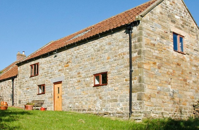 ORCHARD COTTAGE, pet friendly, character holiday cottage in Goathland