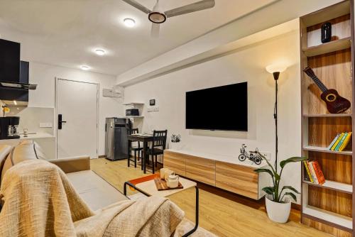 Orchid 001Airport view55 TVCoffee maker