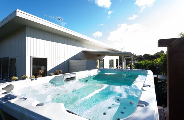 Orford Sands: Modern beach house with huge outdoor heated swim spa