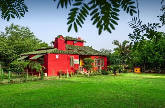 Organic Farm with kitchen, AC rooms, Pet-friendly 7 Kms from the city