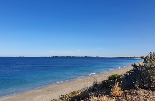 Original retro beach house lovingly restored with period furnishings, 3min beach