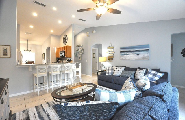 Orlando BeachHouse ❤️ Expanded pool deck & HotTub Recent renos, close to Disney!