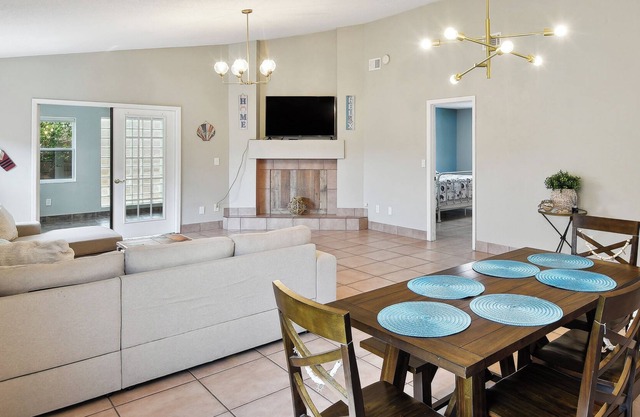 Ormond Beach Vacation Rental - 1 Mi to Beach!