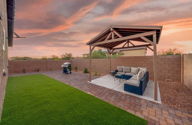 Oro Valley / Office / Fenced / 2 BR 2BA / Garage