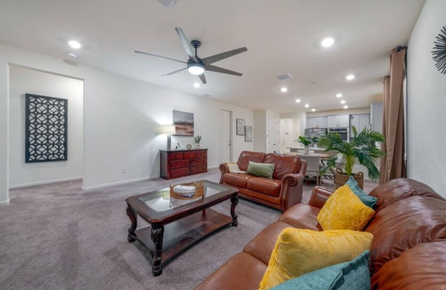 Oro Valley / Fenced / 2 BR 2BA / Garage / Office