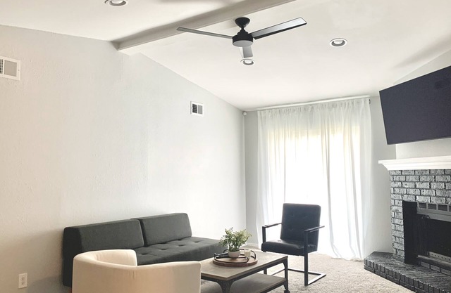 ORU Alumni, Large stylish Loft, Kitchen, Dining, Night-lit Balcony, Washer/Dryer
