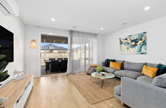 OSCAR - A Tranquil Armstrong Creek Home + NETFLIX