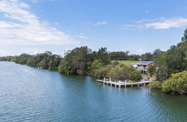 Osprey's Rest Waterfront with private jetty